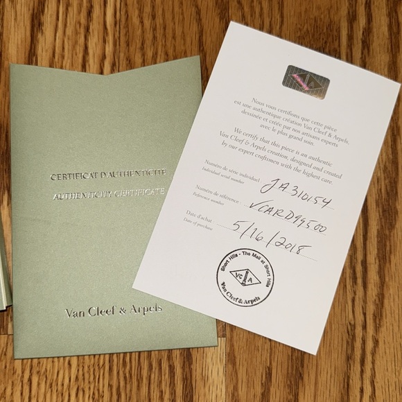 Van Cleef & Arpels Lucky Alhambra Butterfly Pendant Necklace - Picture 9 of 16